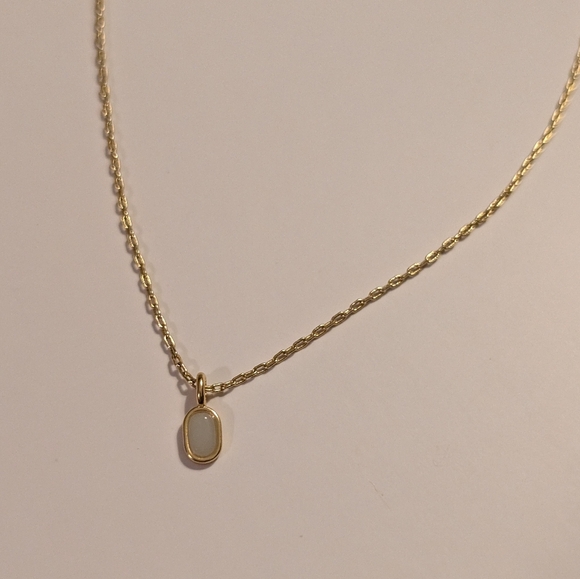 Madewell Elegant Gold Pendant Necklace - Picture 5 of 5